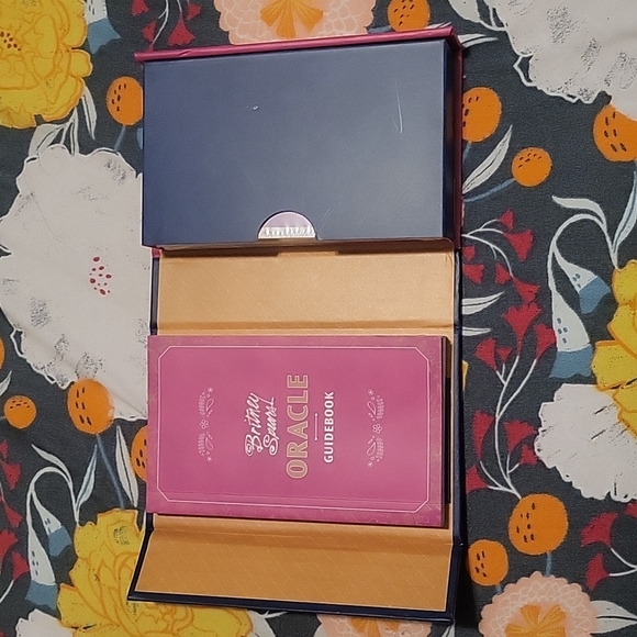BRITNEY SPEARS ORACLE DECK & GUIDEBOOK TO BE STRONGER THAN YESTERDAY - Picture 3 of 4